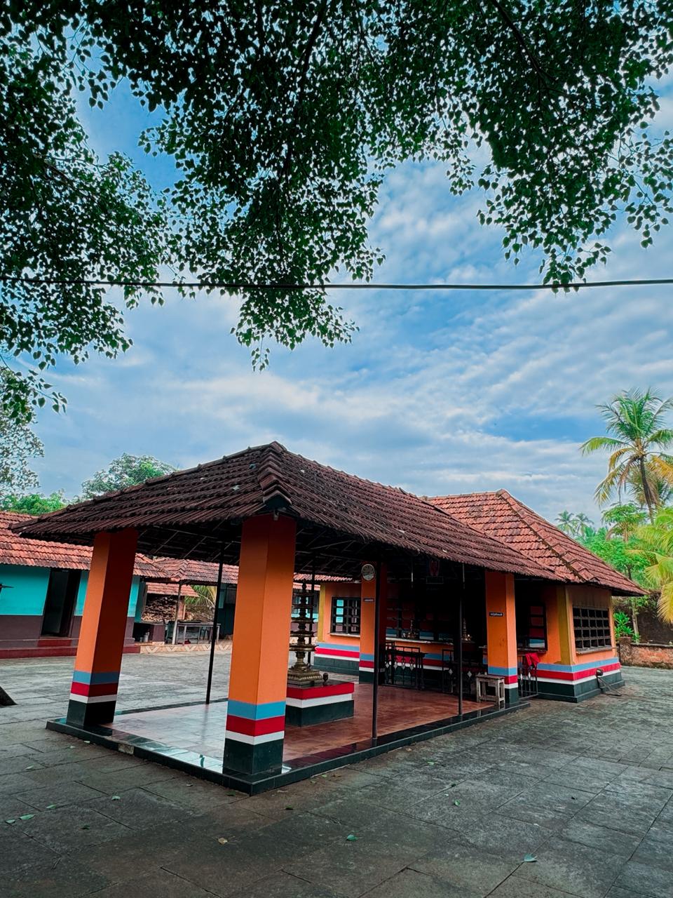 Karinkalikavu temple courtyard
